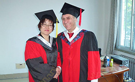 Prof. Uni. Peking Kummer mit Doktormutter